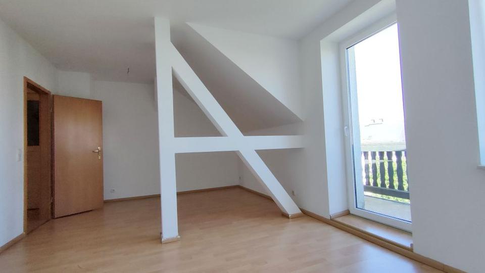 Dachgeschoßwohnung Chemnitz Ebersdorf - 2 Zimmer, 56 m&sup2;, 375&euro; | Angebot:26018405