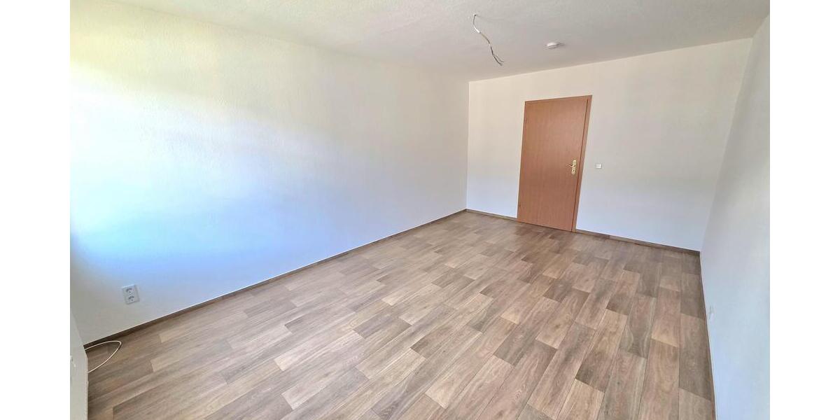 Großzügige 4-Zimmer-Wohnung mit Balkon Loggia! 4 zimmer