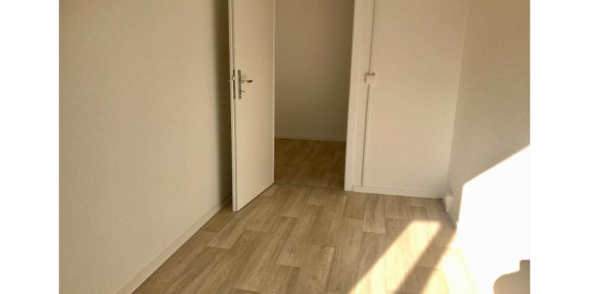Etagenwohnung Chemnitz Helbersdorf - 4 Zimmer, 70 m&sup2;, 400&euro; | Angebot:26586582