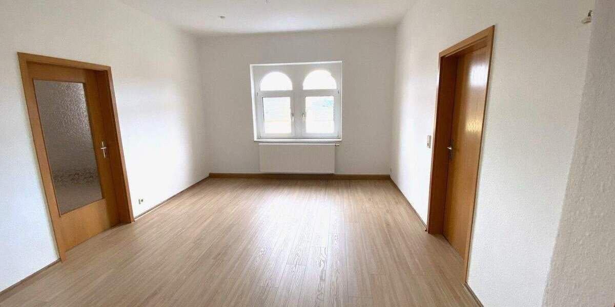 Etagenwohnung Flöha - 2 Zimmer, 67 m&sup2;, 350&euro; | Angebot:25340777