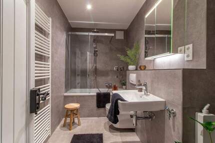 Frei und neu modernisiert: energieeffizienter Wohntraum mit EBK u. Wellness-Bad 2 zimmer