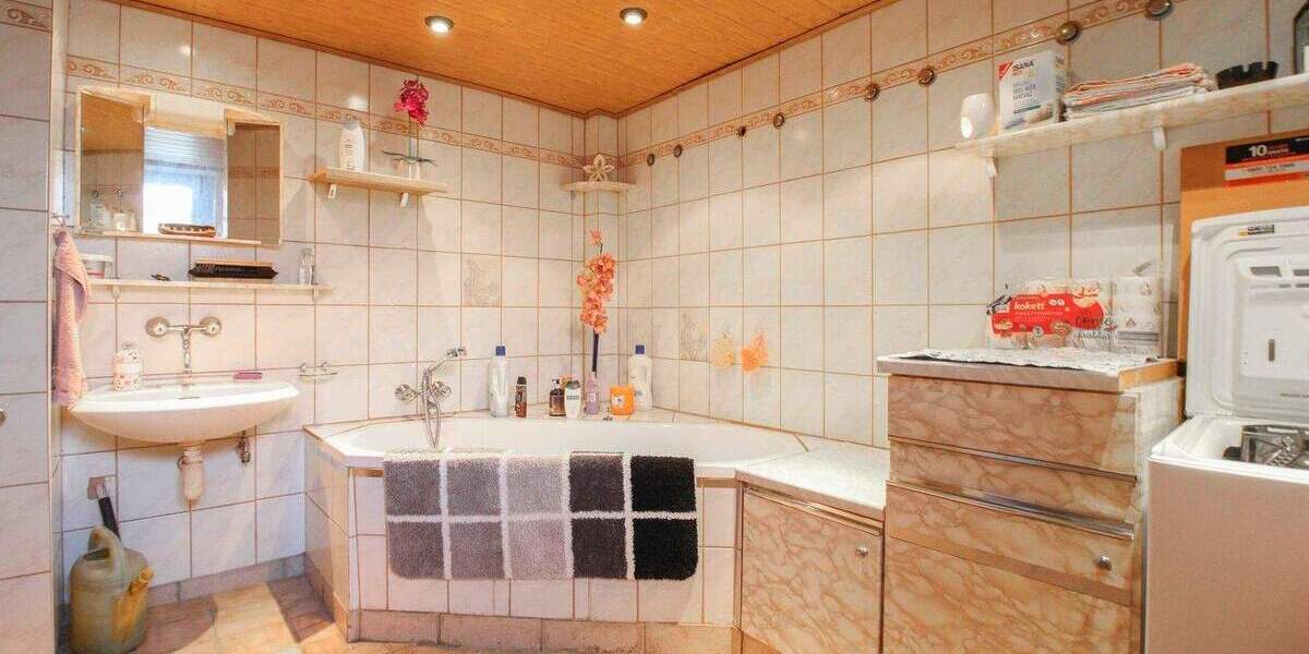 Ab Frühsommer bezugsfreies Reihenmittelhaus mit Garten und 2 Stellplätzen in Borna Heinersdorf 5 zimmer