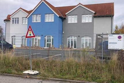 Bürohaus in Frankenberg mit baureifen Grundstück zimmer