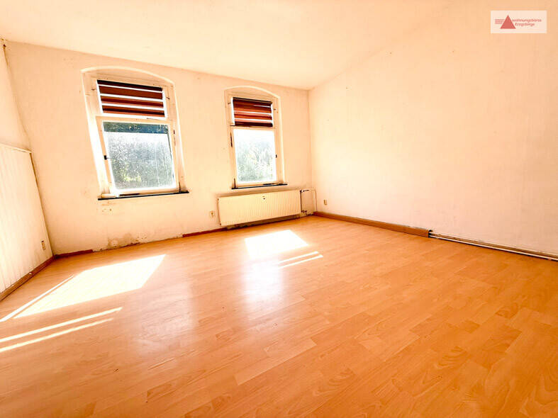 Reihenmittelhaus Zschopau - 9 Zimmer, 210 m&sup2;, 69.000&euro; | Angebot:25688210
