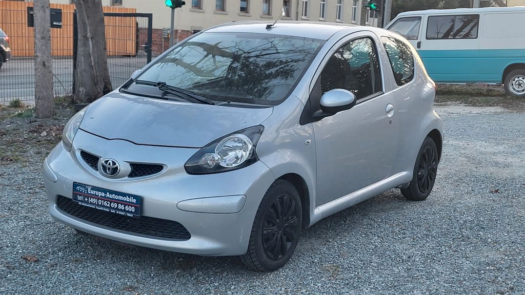 Toyota Aygo (X) 89.000 km 2.600 &euro; Chemnitz 09114