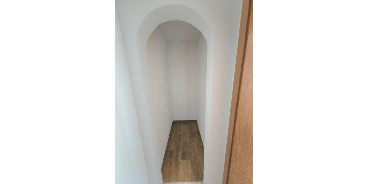 Großzügige 4-Zimmer-Wohnung mit Balkon Loggia! 4 zimmer