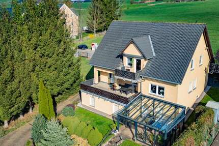 Haus zum Kaufen in Lugau 385.000 € 256 m² 8 zimmer