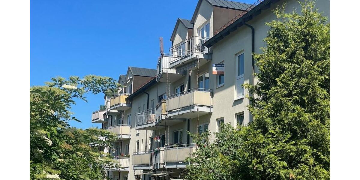 Attraktive Wohnung mit Balkon-Blick ins Grüne und Tiefgaragen-Stellplatz sucht neuen Eigentümer! 3 zimmer