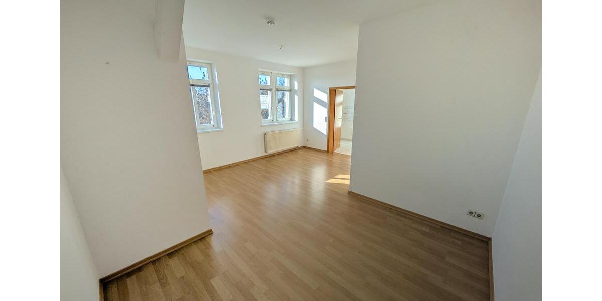 Dachgeschoßwohnung Chemnitz Ebersdorf - 1 Zimmer, 33 m&sup2;, 200&euro; | Angebot:25266458