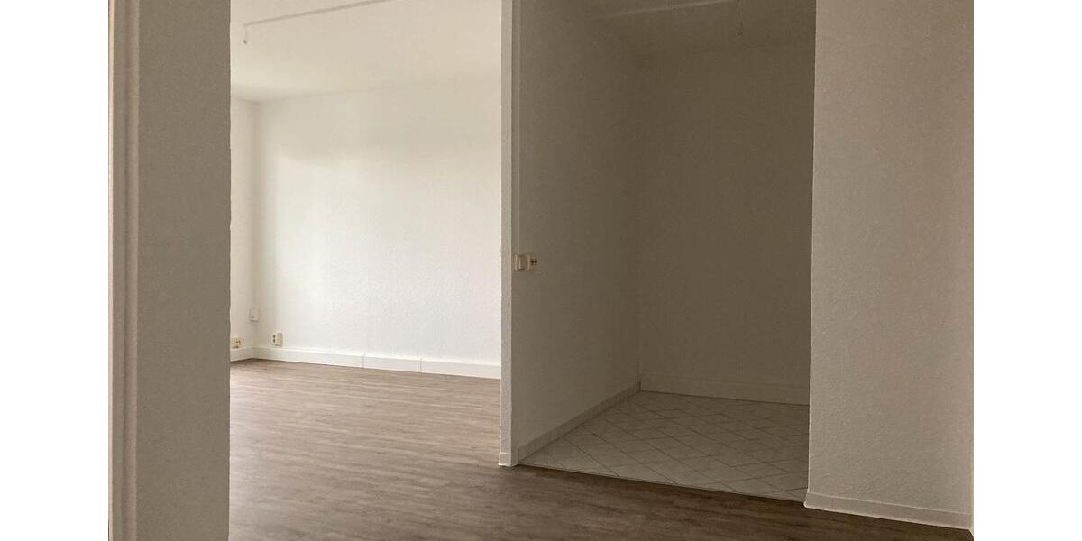 Etagenwohnung Chemnitz Helbersdorf - 4 Zimmer, 69 m&sup2;, 330&euro; | Angebot:26109890