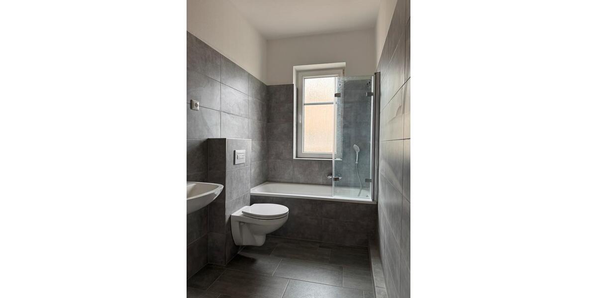 Dachgeschoßwohnung Glauchau - 3 Zimmer, 64 m&sup2;, 450&euro; | Angebot:26479184