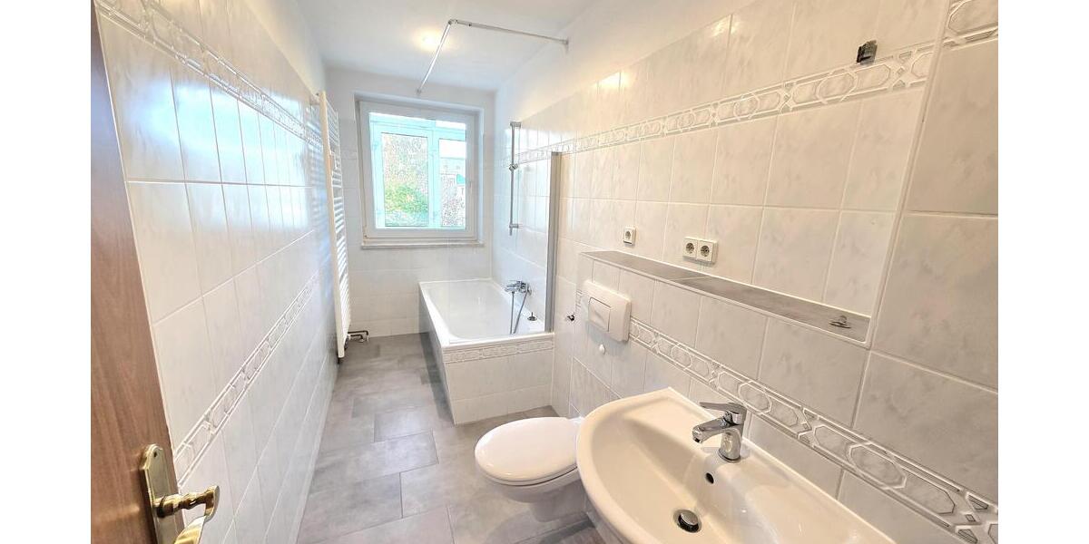 Großzügige 4-Zimmer-Wohnung mit Balkon Loggia! 4 zimmer