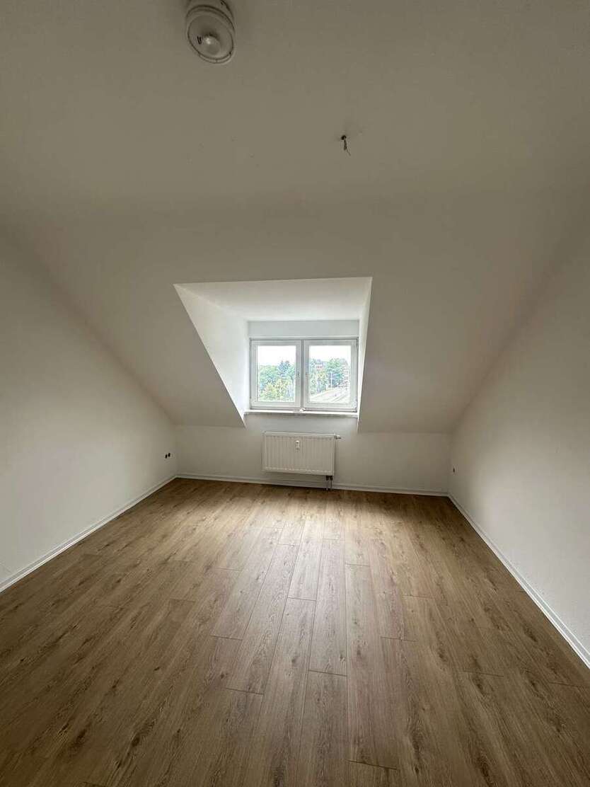 ++Erstbezug nach Sanierung - Ihre neue Dachgeschosswohnung++ 3 zimmer