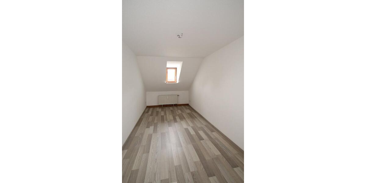 Dachgeschoßwohnung Chemnitz Altendorf - 3 Zimmer, 60 m&sup2;, 300&euro; | Angebot:26573224
