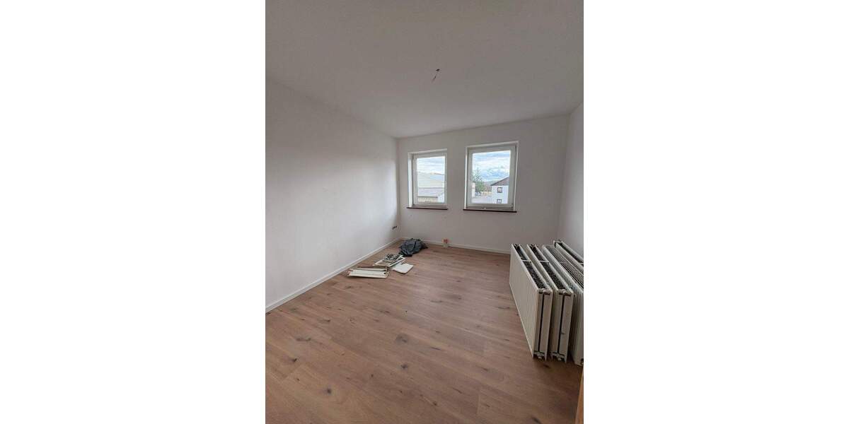 Etagenwohnung Flöha Plaue - 4 Zimmer, 127 m&sup2;, 700&euro; | Angebot:25319501