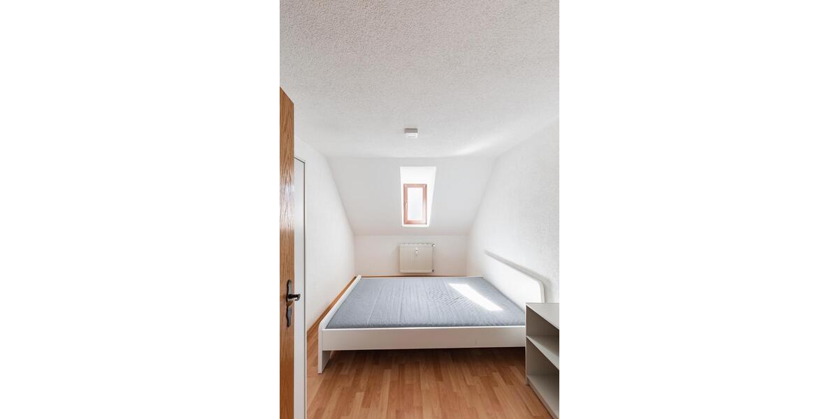 Etagenwohnung Lichtenstein (Sachsen) - 6 Zimmer, 1.000&euro; | Angebot:23428142