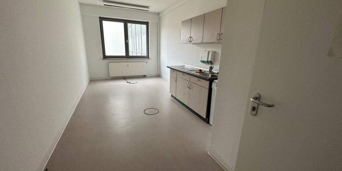 Gewerbeobjekt Chemnitz Zentrum - 8 Zimmer, 350 m&sup2;, 2.800&euro; | Angebot:21323229