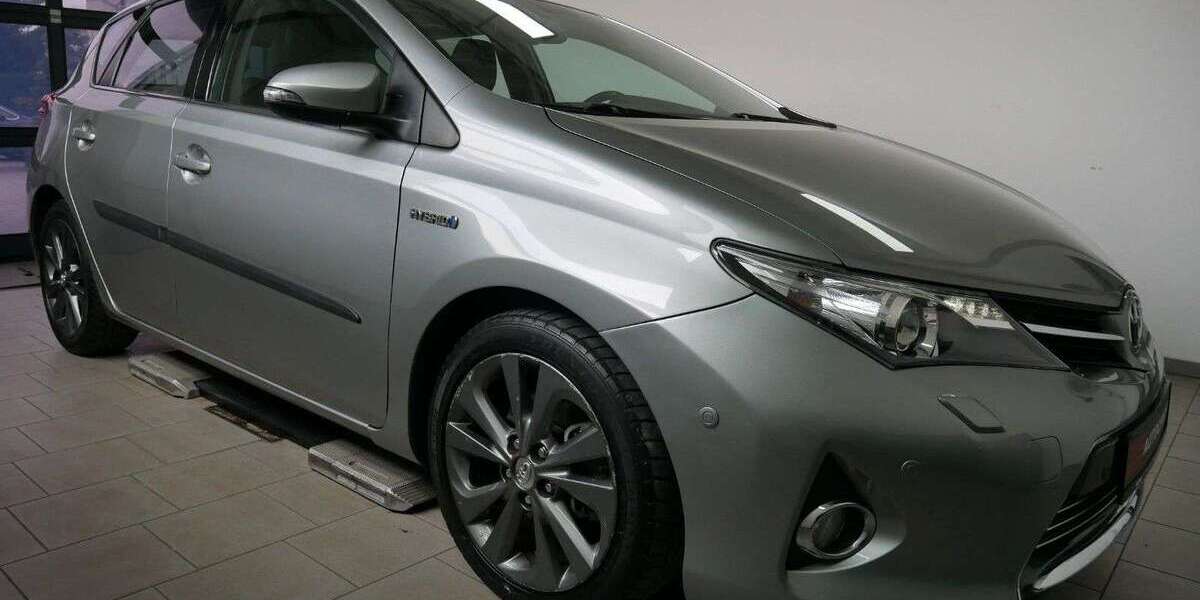 Toyota Auris 71.596 km 12.490 &euro; Chemnitz 09114