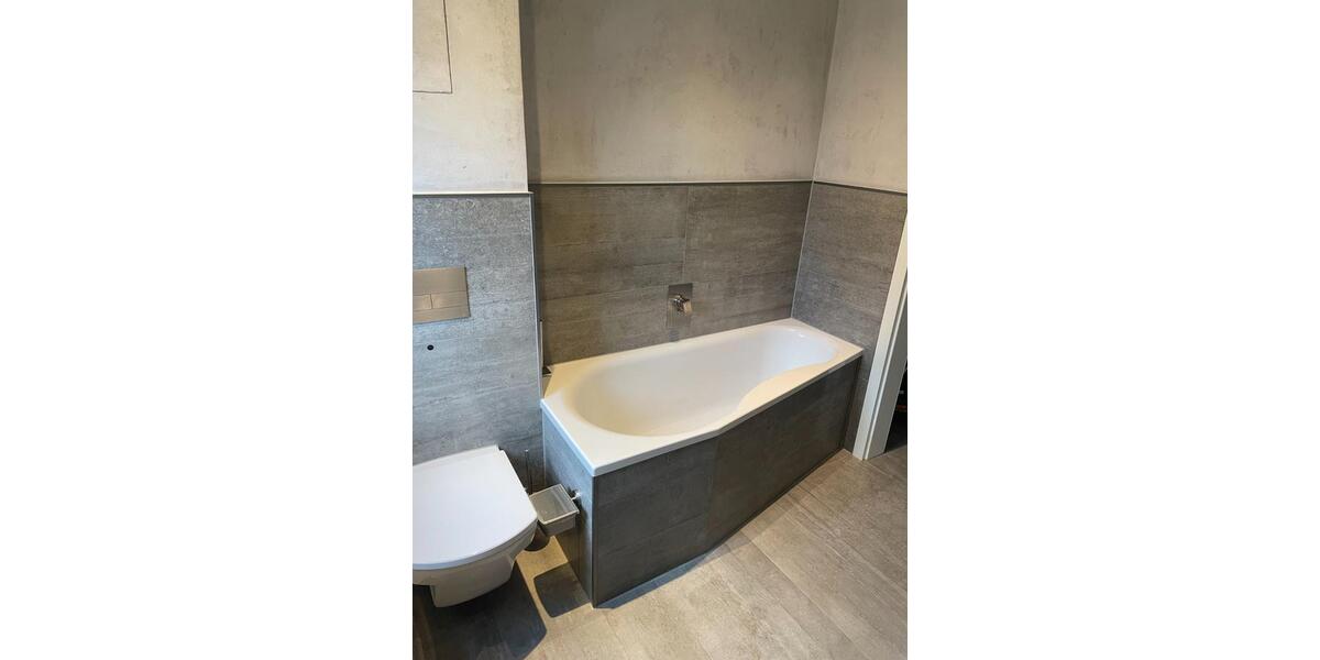 Schöne 3-Raum-Dachgeschosswohnung mit Einbauküche und Stellplatz 3 zimmer