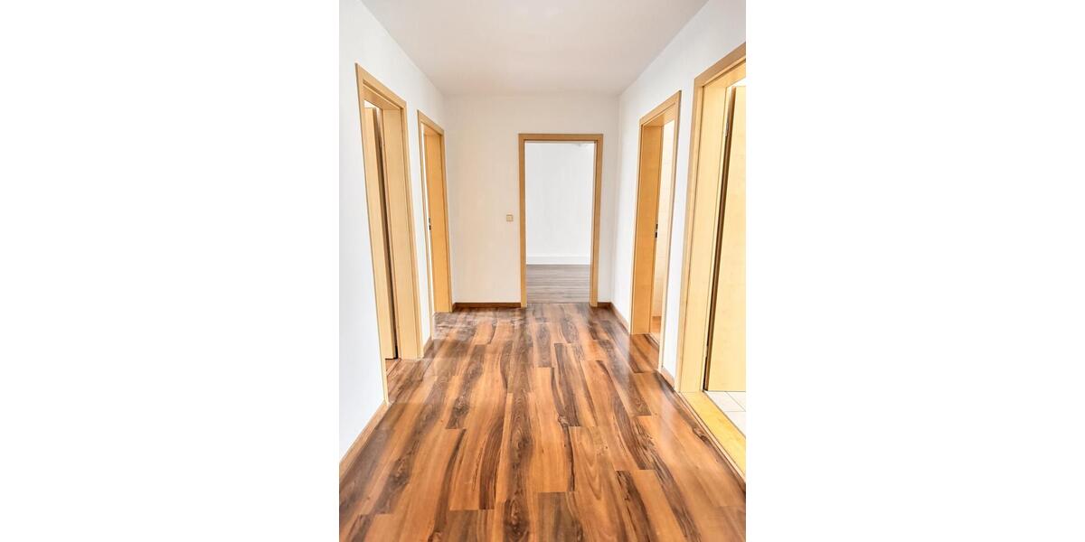 Dachgeschoßwohnung Chemnitz Kapellenberg - 3 Zimmer, 108 m&sup2;, 623&euro; | Angebot:23844964