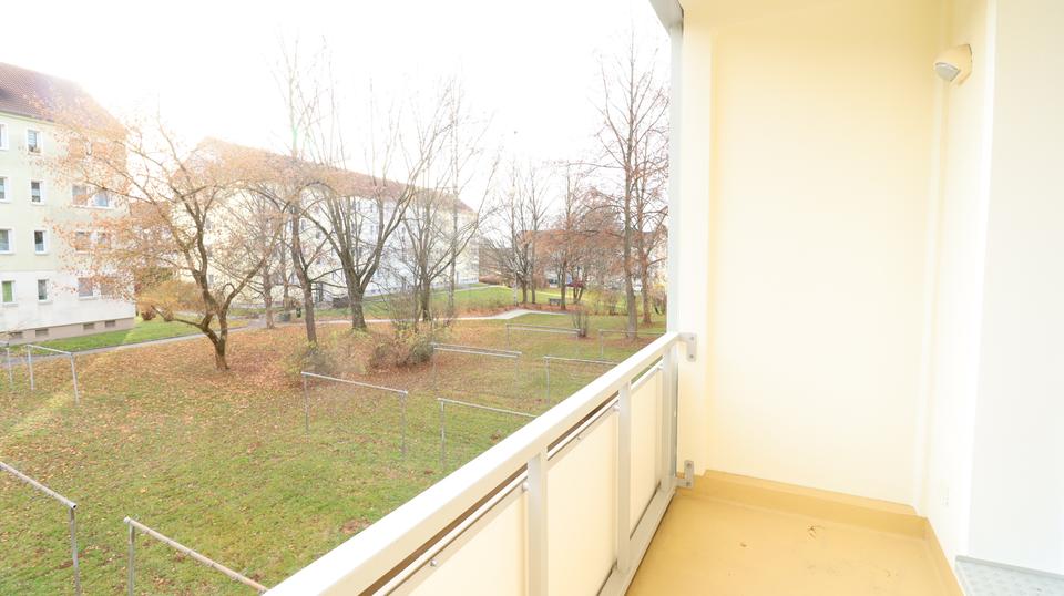 3-Raumwohnung mit Wanne und Balkon zimmer