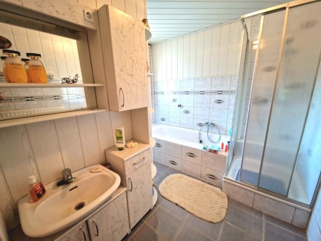 Wohnhaus mit schönem Grundstück in ruhiger Lage! 5 zimmer