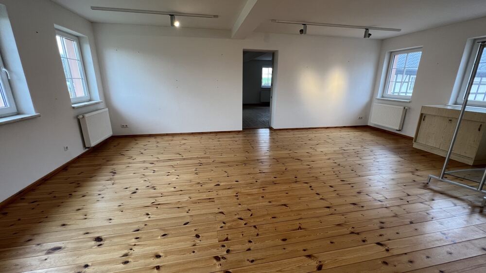 Willkommen in unseren liebevoll sanierten Büroräumen im Herzen von Altmittweida! 5 zimmer