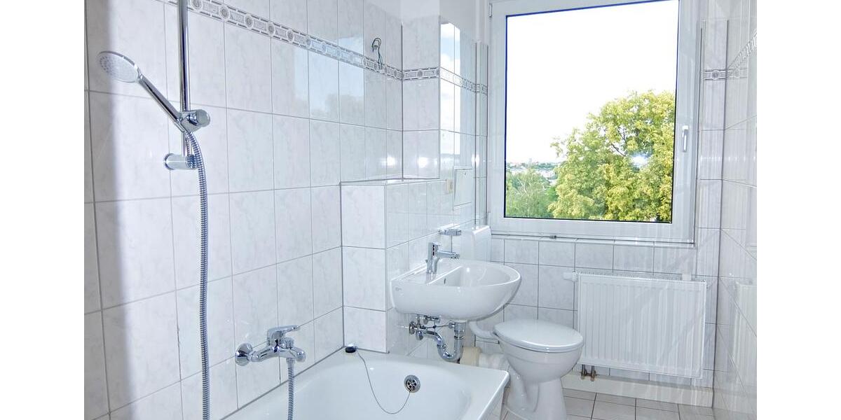 Erstbezug nach Renovierung +++ 3-Zimmer-Wohnung mit Balkon 1. OG 3 zimmer