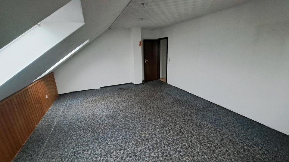 Dachgeschoßwohnung Oelsnitz (Erzgebirge) - 3 Zimmer, 86 m&sup2;, 79.000&euro; | Angebot:24788142