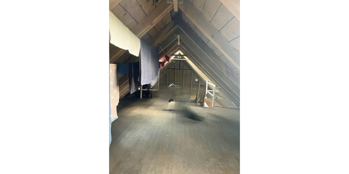 3 RW mit Loggia & Stellplatz & 60m2 Dachboden 3 zimmer