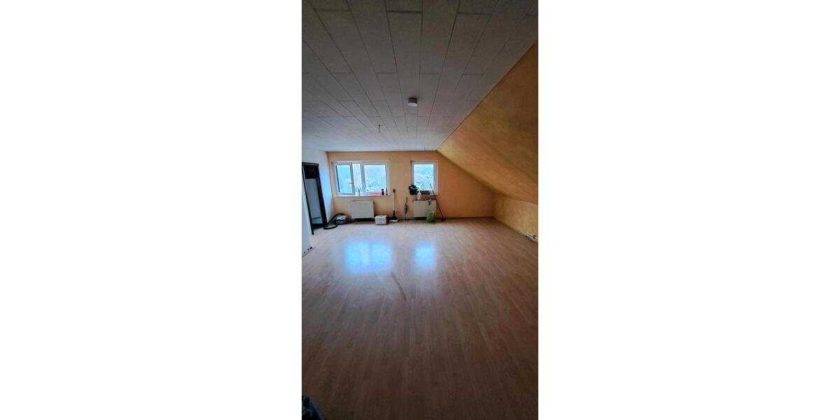 Dachgeschoßwohnung Oelsnitz (Erzgebirge) - 3 Zimmer, 86 m&sup2;, 79.000&euro; | Angebot:24788142