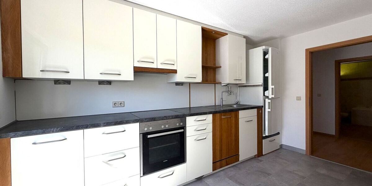 Zentral gelegene 3-Zimmer Wohnung im Dachgeschoss mit Einbauküche - Dachgeschoßwohnung Mittweida Rößgen | Angebot:27207669