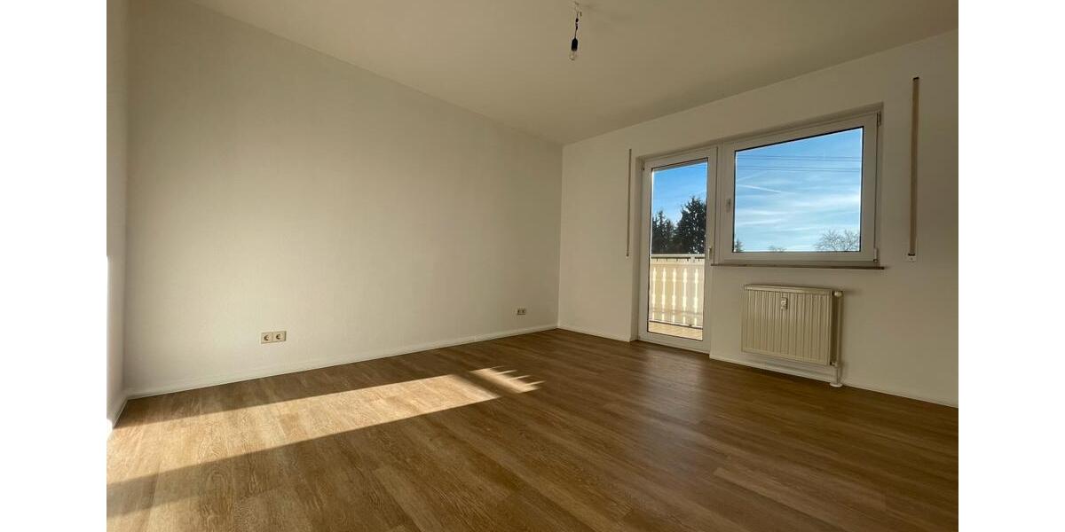 Helle 3-Raum-Wohnung mit Einbauküche und Stellplatz 3 zimmer