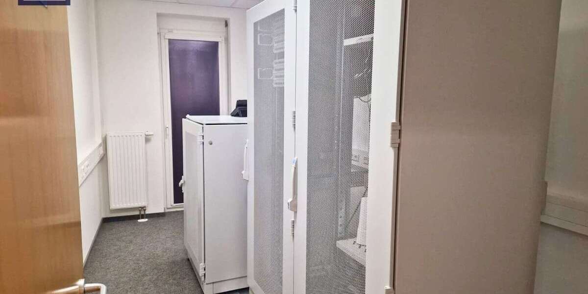 Firmenkomplex mit Garage und Einliegerwohnung 22 zimmer