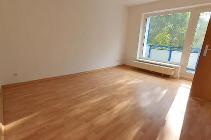 Schöne helle Wohnung in Reichenbrand... (Westbalkon) Wanne... 2 zimmer