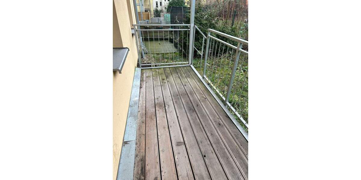 HOCHWERTIGE WOHNUNG MIT PARKETT, FUßBODENHEIZUNG, BALKON MIT GARTENANTEIL SOWIE EBK 3 zimmer