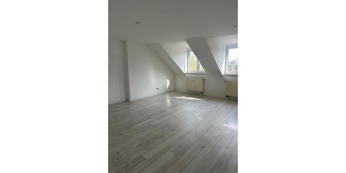 Dachgeschoßwohnung Chemnitz - 2 Zimmer, 61 m&sup2;, 365&euro; | Angebot:26665625
