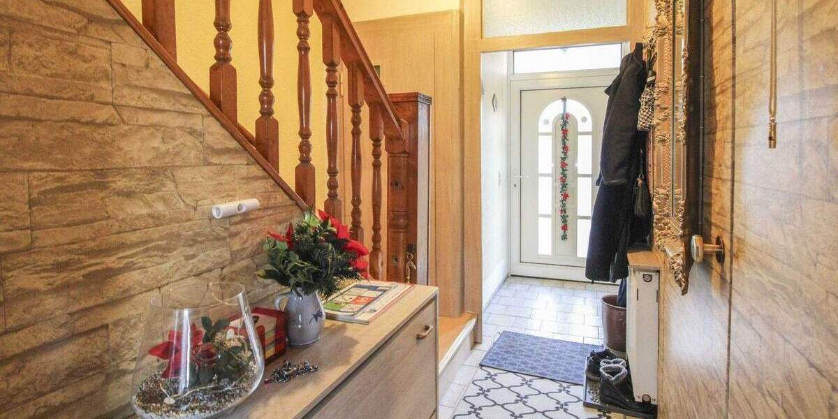 Ab Frühsommer bezugsfreies Reihenmittelhaus mit Garten und 2 Stellplätzen in Borna Heinersdorf 5 zimmer