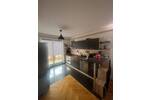 Moderne 3-Zimmer mit Balkon, Parkett, Fubo., Wanne und EBK mgl. in guter Lage!