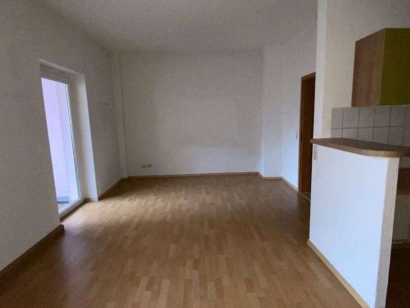 Wohnung zum Mieten in Chemnitz 287 € 52.09 m²