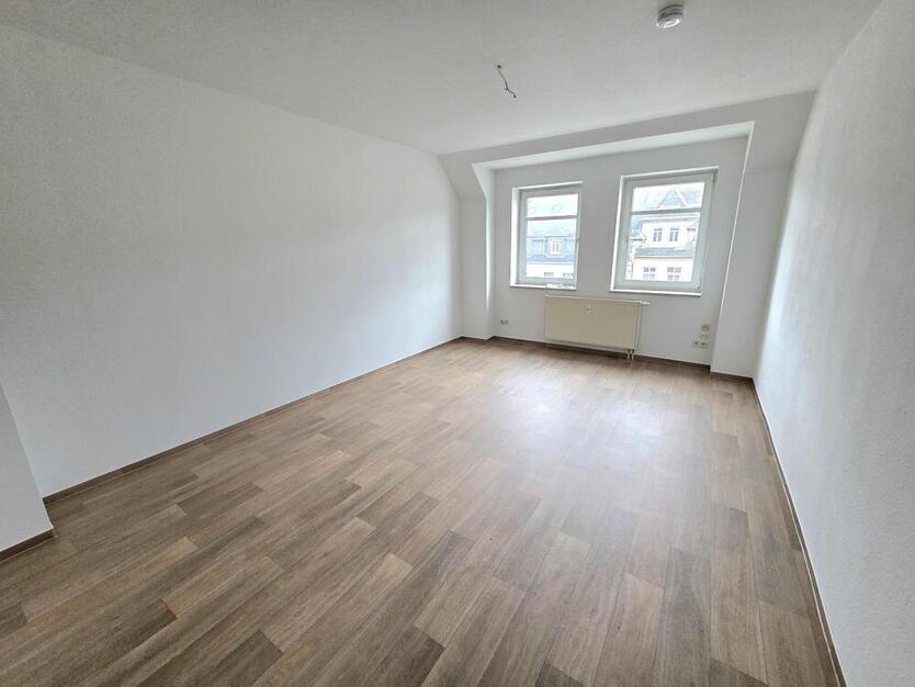 Stadtleben mit Weitblick: Moderne Dachgeschosswohnung mit Balkon und Einbauküche! 2 zimmer