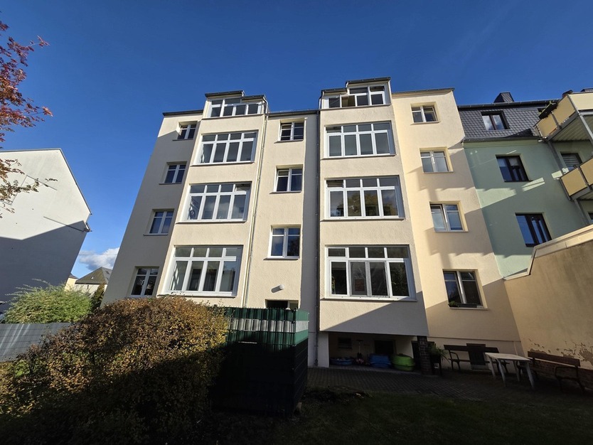 Stadtleben mit Weitblick: Moderne Dachgeschosswohnung mit Balkon und Einbauküche! 2 zimmer