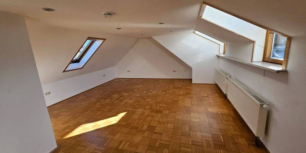 Etagenwohnung Chemnitz Sonnenberg - 3 Zimmer, 85 m&sup2;, 440&euro; | Angebot:25631706