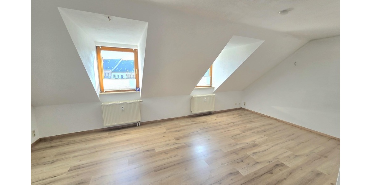 Tolle 2-Zimmer-Wohnung mit Einbauküche, Waschmaschine und Aufzug! - Dachgeschoßwohnung Chemnitz Lutherviertel | Angebot:26096660