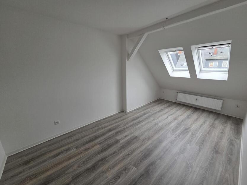Helle 3-Zimmer-Dachgeschosswohnung mit Sichtbalken in Chemnitz-Hilbersdorf! 3 zimmer