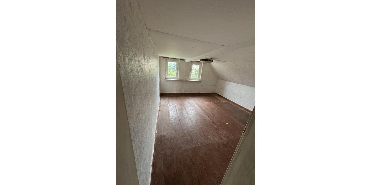 Einfamilienhaus Hohenstein-Ernstthal Ernstthal - 10 Zimmer, 140 m&sup2;, 66.000&euro; | Angebot:21974079