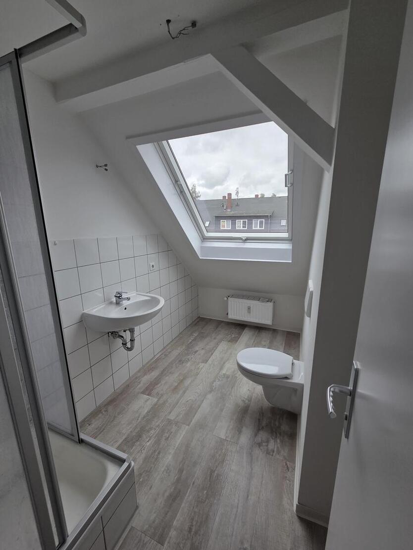 Helle 3-Zimmer-Dachgeschosswohnung mit Sichtbalken in Chemnitz-Hilbersdorf! 3 zimmer