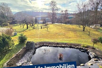 Wohnen im Grünen – Einfamilienhaus mit Kamin, Gartenteich und sonniger Terrasse! 3 zimmer