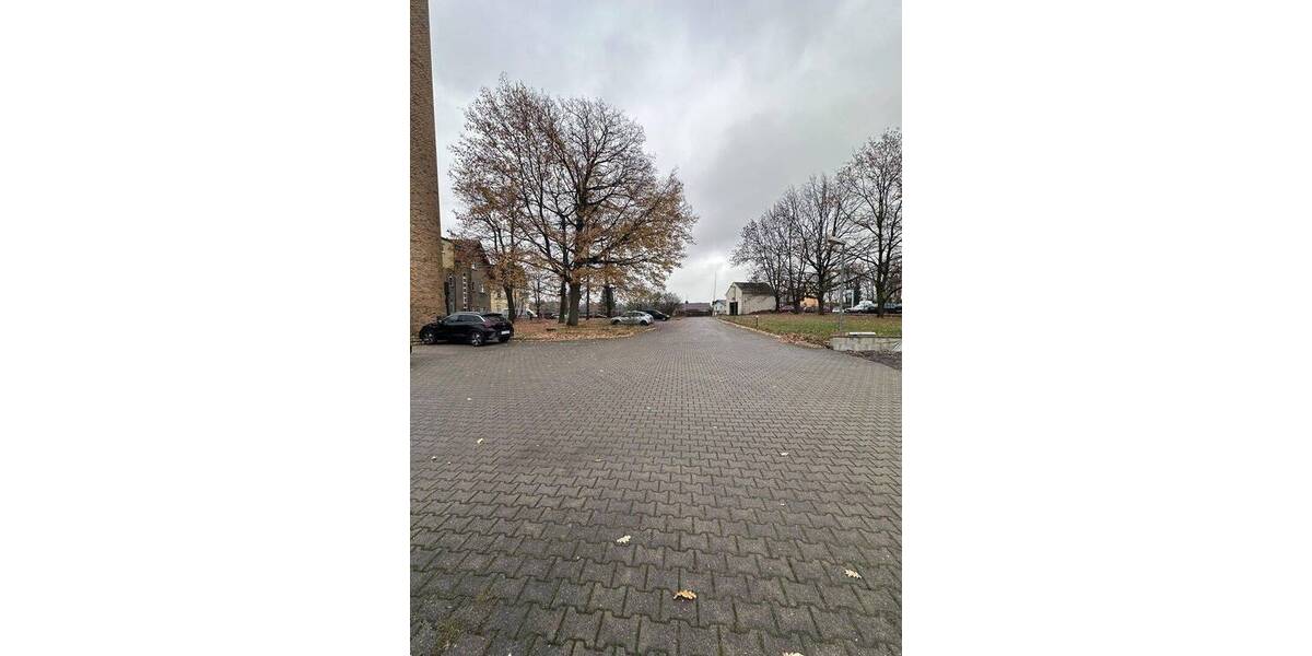 Attraktive Verkaufsfläche oder Gewerbefläche mit 850 m² inkl. Parkplatz zimmer