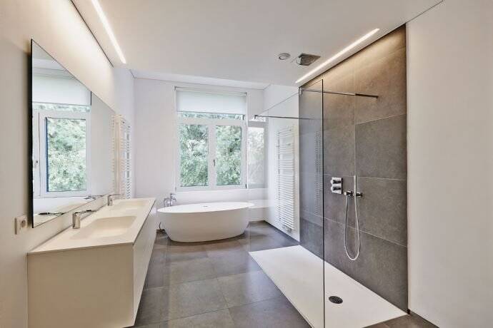 4-Zi-Wohnung mit 2 Bädern, Balkon & hochwertiger Ausstattung I Top Lage I Blick in Innenhof! 4 zimmer